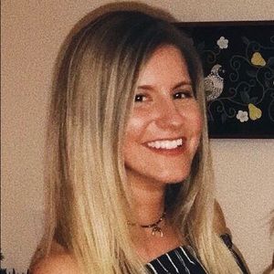 Meet your Posher, Caitlin